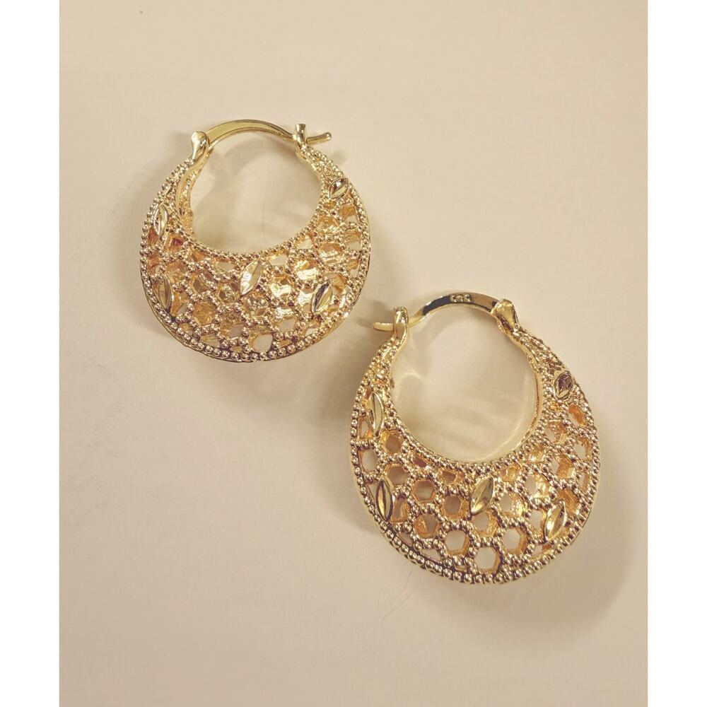 Gold Filled Oro Laminado Leaf Design Diamont Cut Round Hoop Click Top Earrings